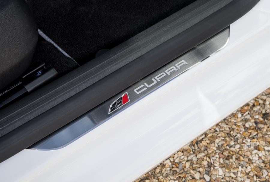 Детали экстерьера Seat Leon ST Cupra 300 2017 года  (UK) (фото 23 из 40)